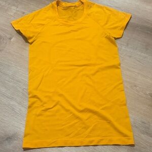 Swiftly Tech Short-Sleeve Shirt 2.0 Hip Length Size 4